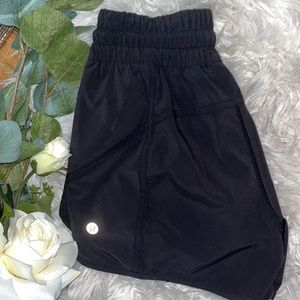 Lululemon Tracker Low-Rise Lined Short 4"